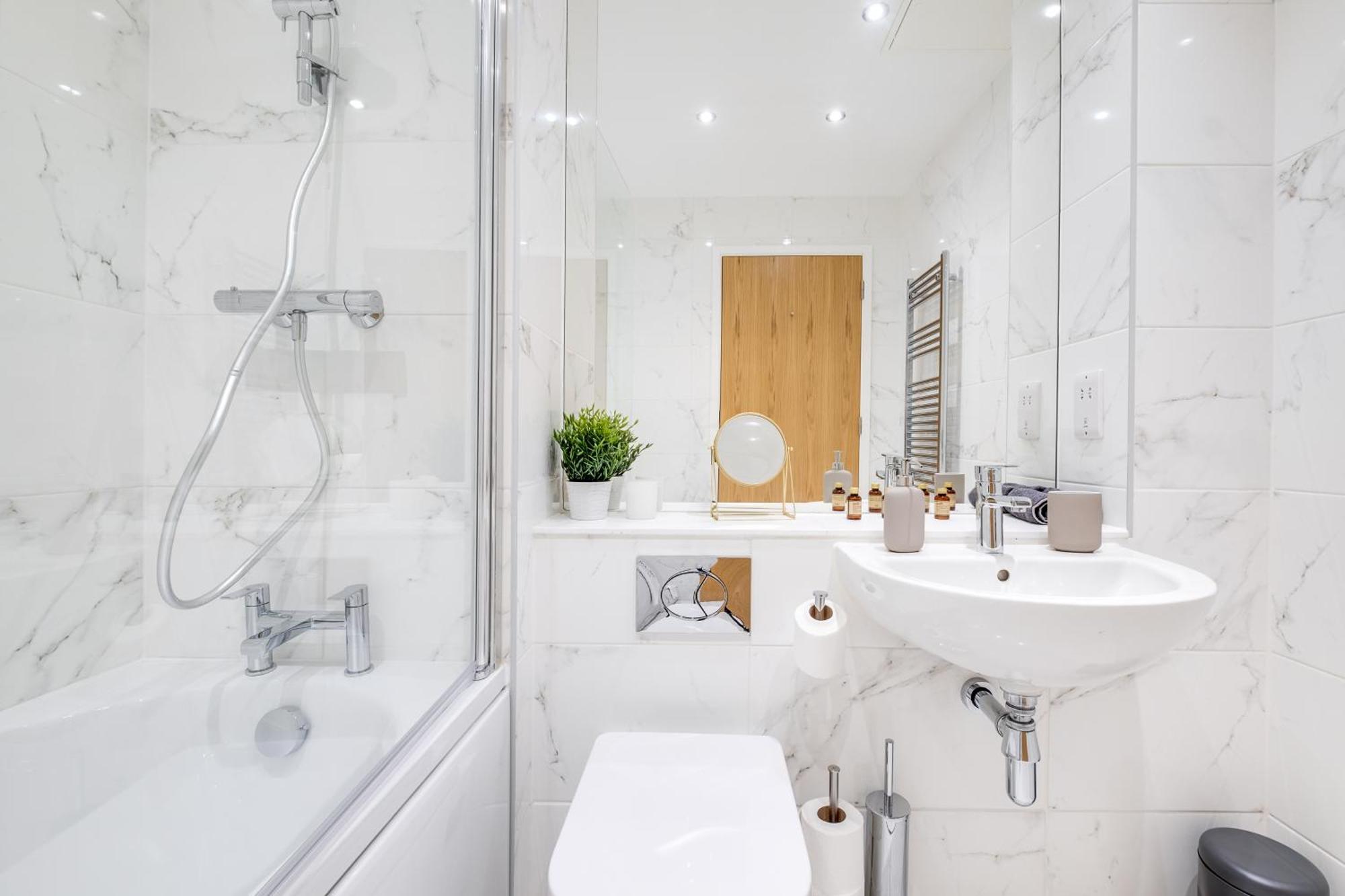 Pluxa Crème Opulence 5 Star Beautiful High End Apartment in Birmingham City Centre Extérieur photo
