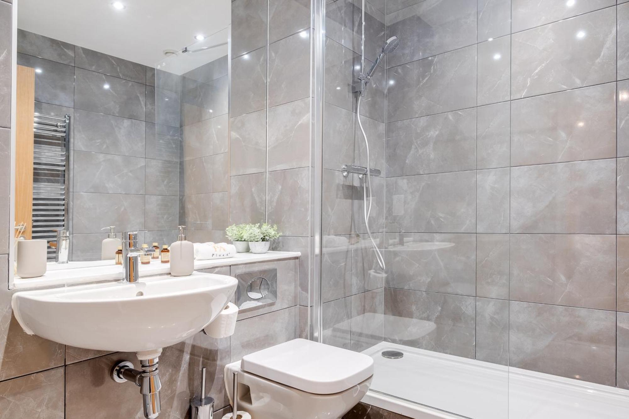 Pluxa Crème Opulence 5 Star Beautiful High End Apartment in Birmingham City Centre Extérieur photo