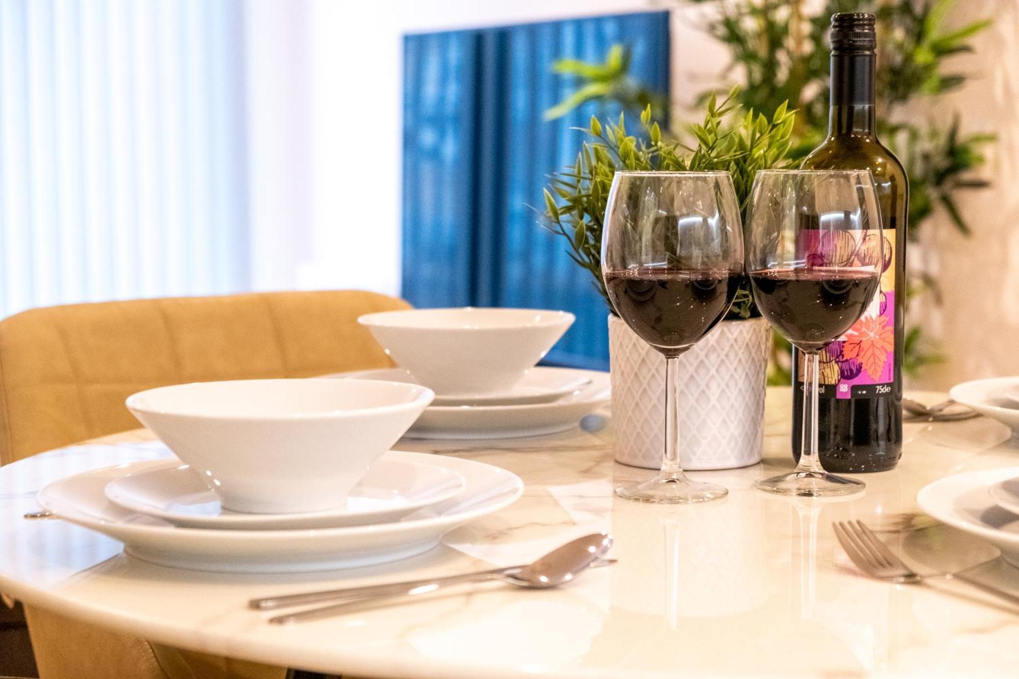 Pluxa Crème Opulence 5 Star Beautiful High End Apartment in Birmingham City Centre Extérieur photo