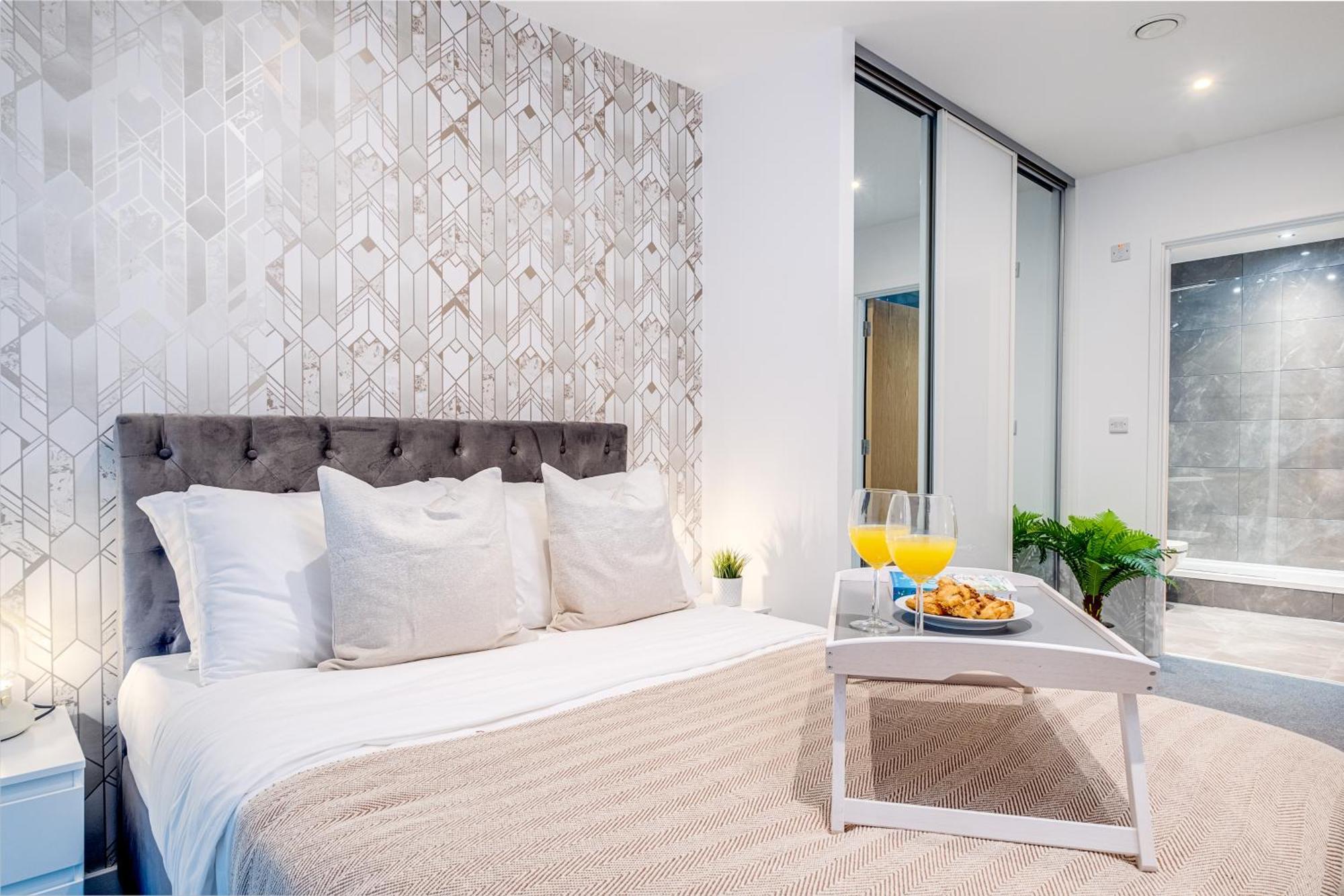 Pluxa Crème Opulence 5 Star Beautiful High End Apartment in Birmingham City Centre Extérieur photo